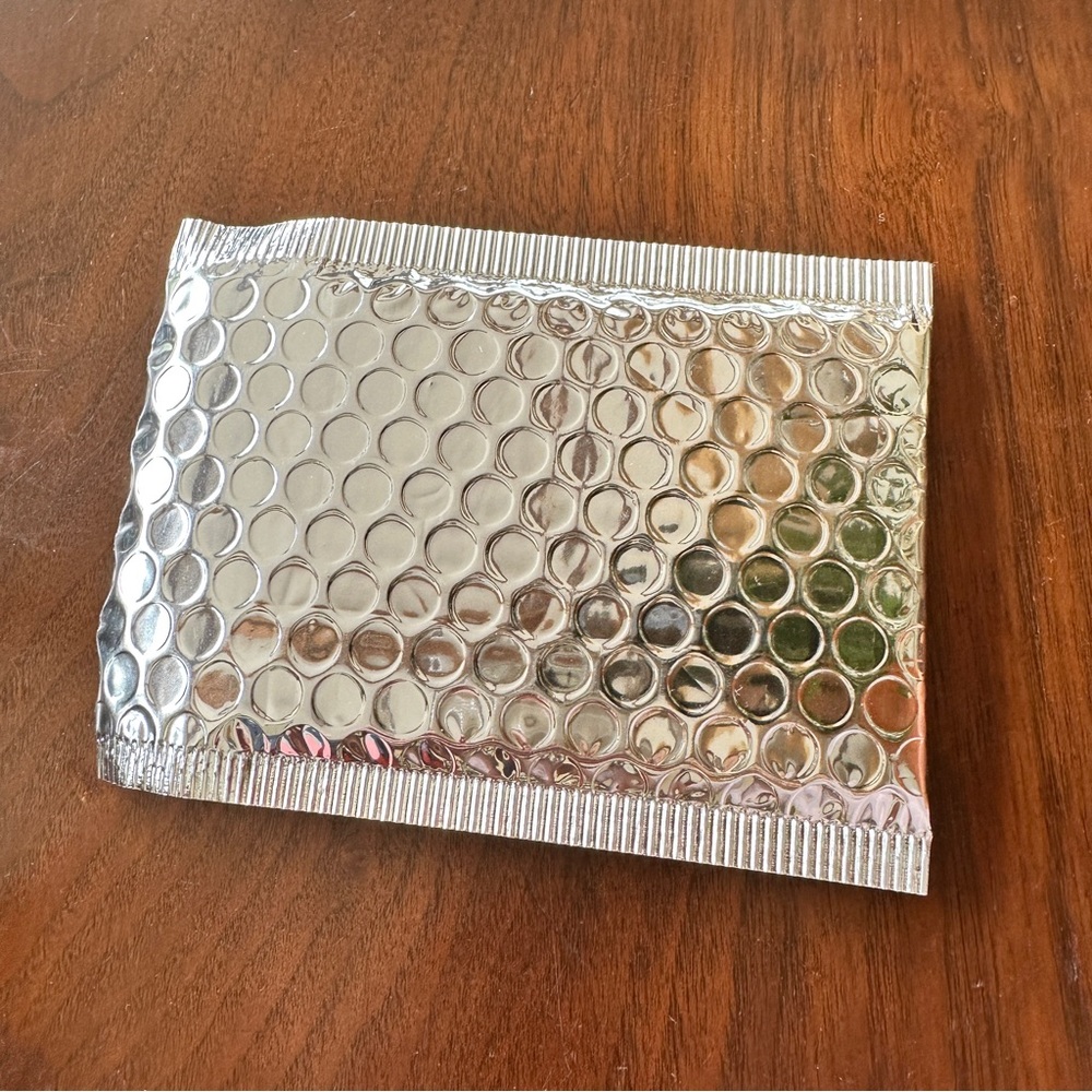 Bubble mailers, silver 4x4.5 inches. Self sealing.